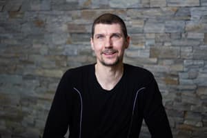 Portrett av Tomas Ciuras, montering og installasjon hos Stavanger Varmesenter