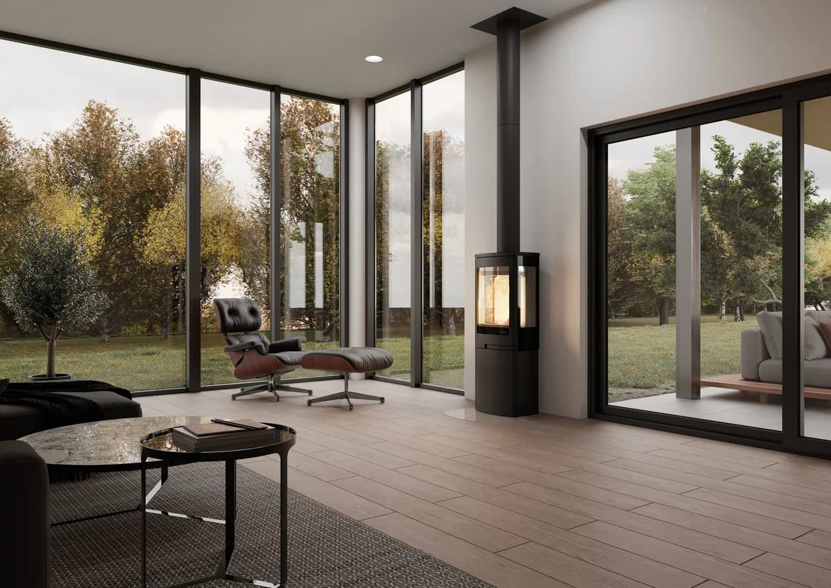 Nordpeis Duo 4 i et moderne stueoppsett med sideglass