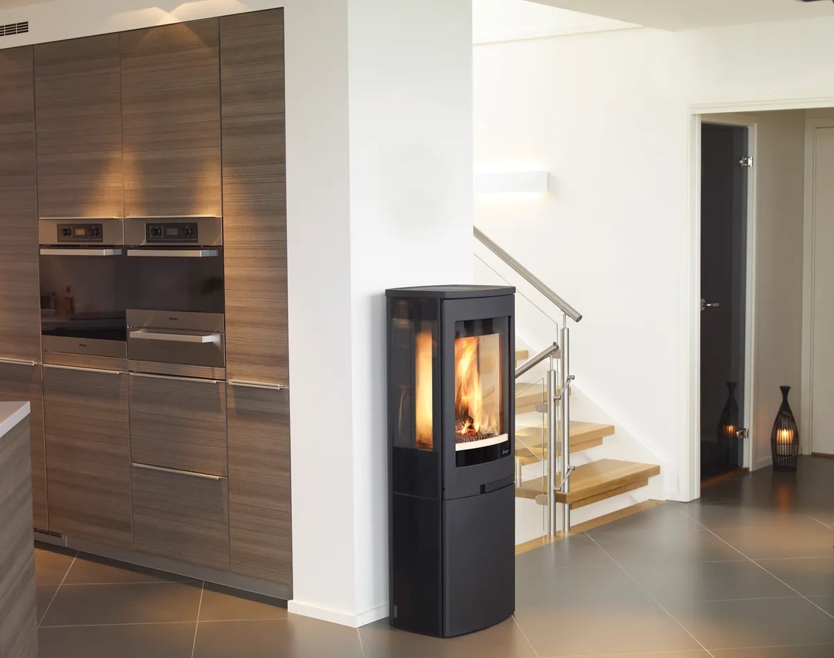 Nordpeis Duo 4 plassert i et kjøkkenområde, kompakt design