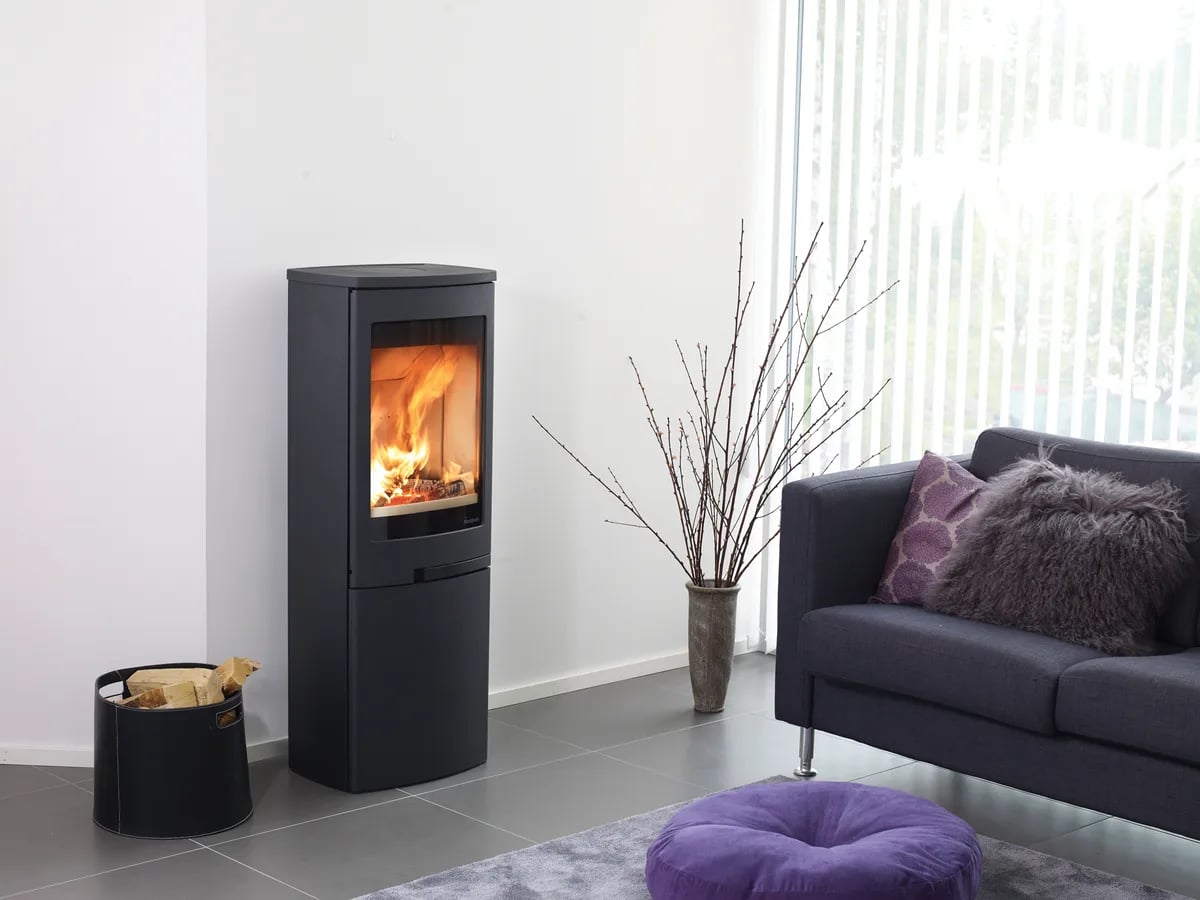 Nordpeis Duo 5 svart vedovn, nærbilde av frontglass og design