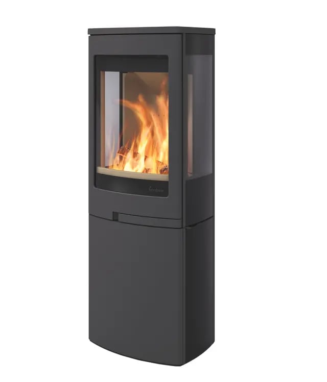 Nordpeis Duo 4 rentbrennende vedovn, frontvisning med svart finish